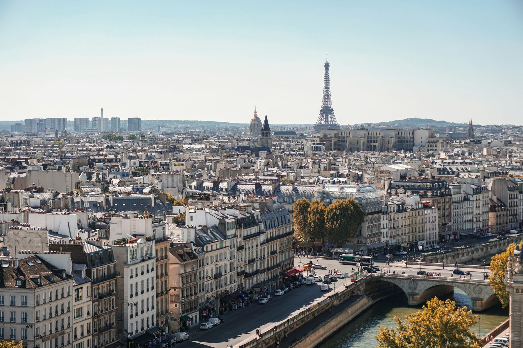 Vue panoramique de Paris, la Seine et la tour Eiffel